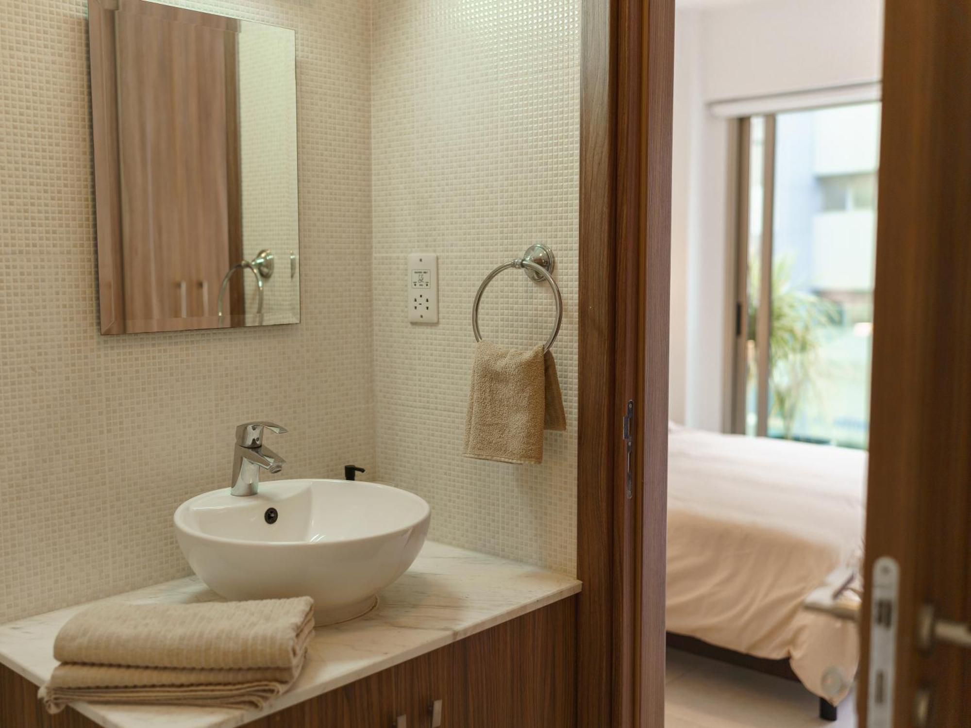 Halcyon Central Apartment Larnaca Extérieur photo