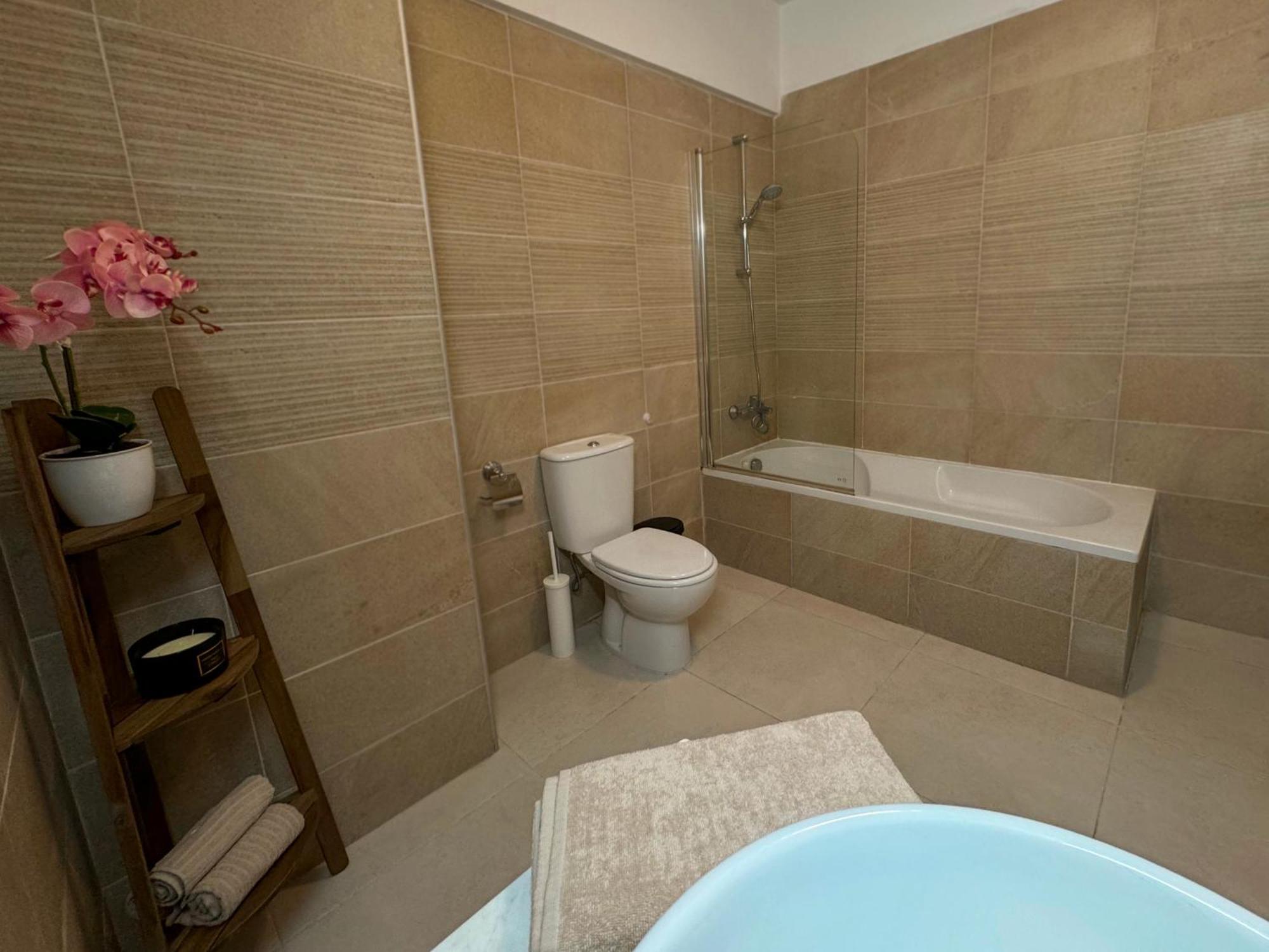 Halcyon Central Apartment Larnaca Extérieur photo