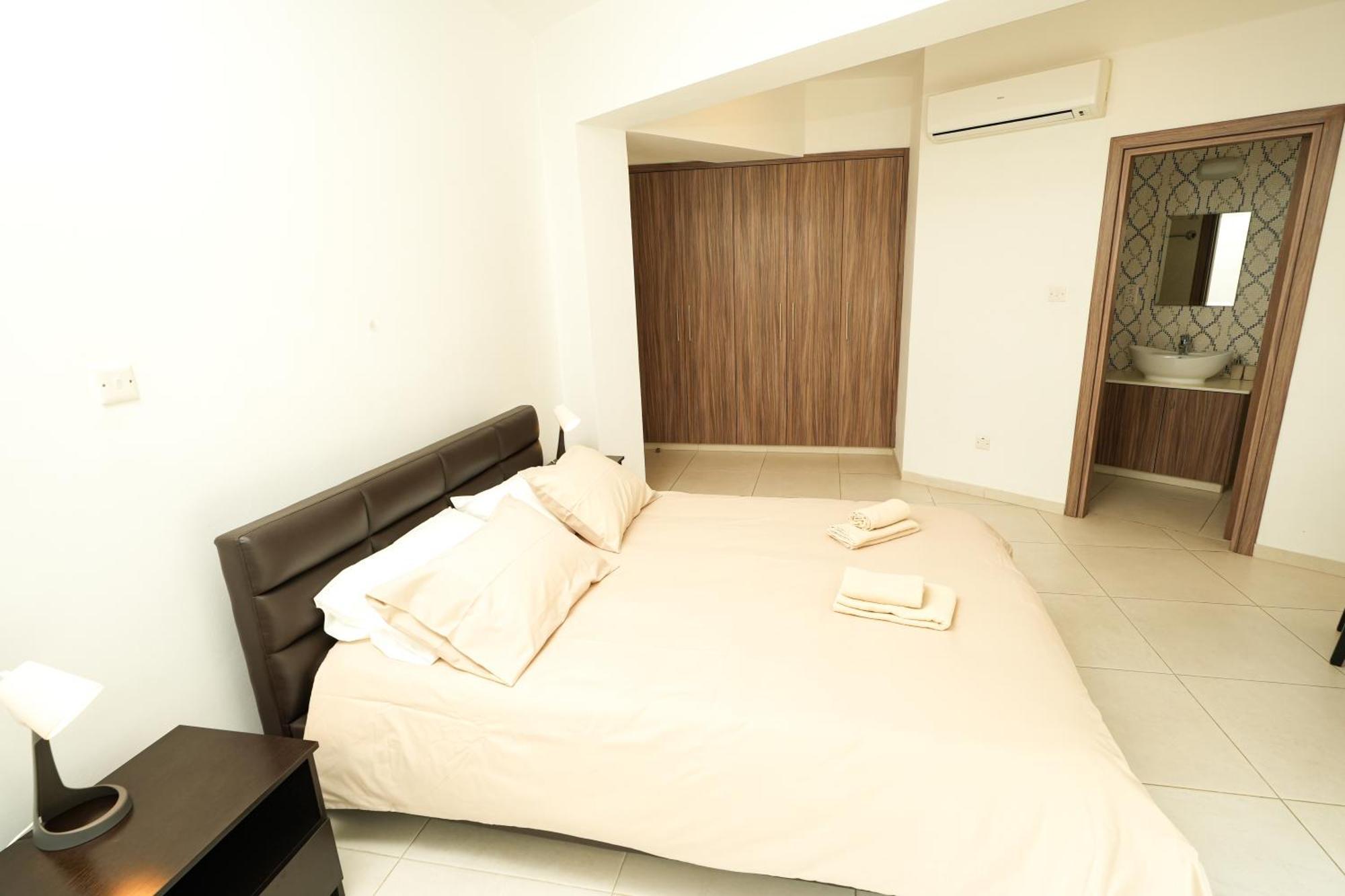 Halcyon Central Apartment Larnaca Extérieur photo