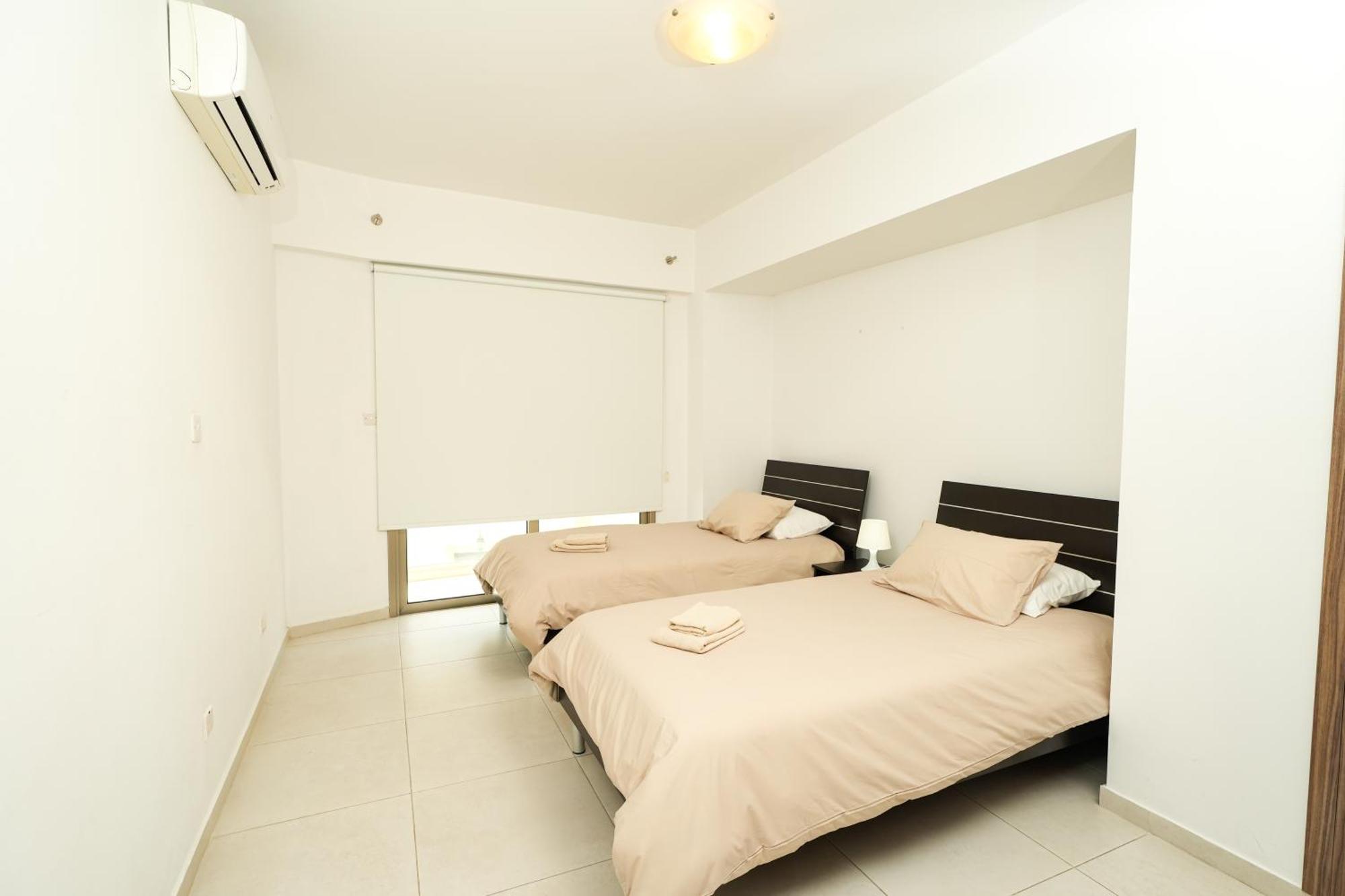 Halcyon Central Apartment Larnaca Extérieur photo